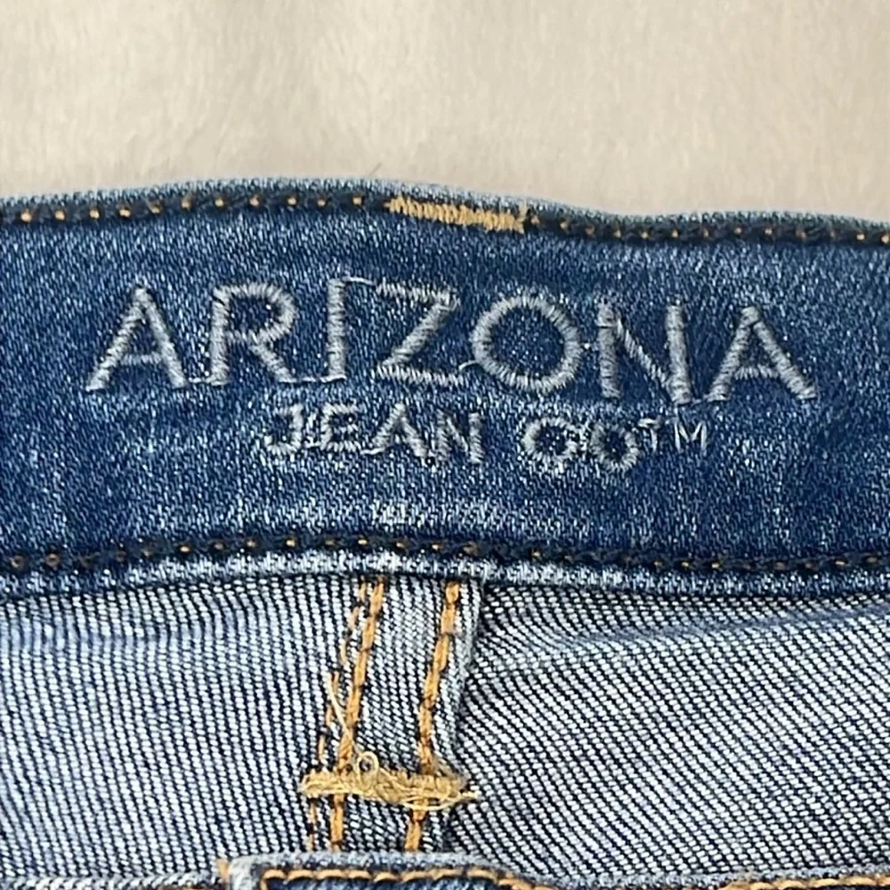 Arizona Jean Company HiRise Curvy Midi Blue Distressed Jean Shorts WOMEN SIZE 13